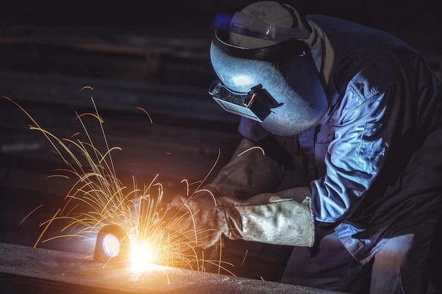 laborer welding steel structure factory 73899 1338
